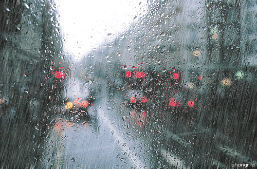 Regen auf einer Fensterscheibe - animiert